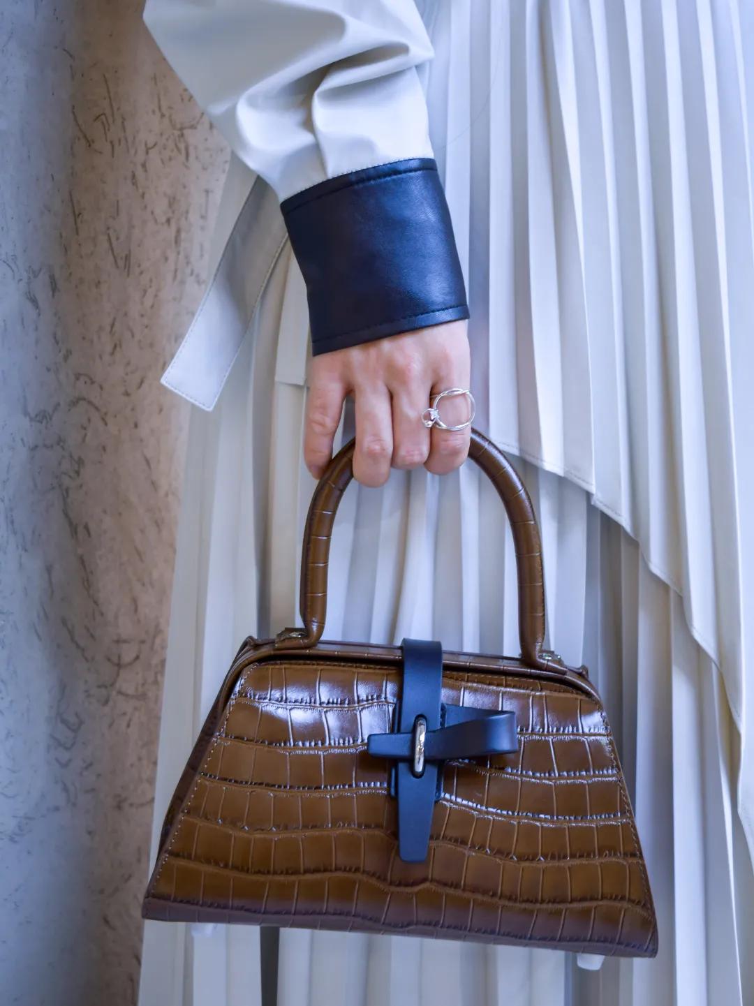 乌鲁木齐买手店有多酷？潮流搭配师坐镇，内藏咖啡吧，一秒出片