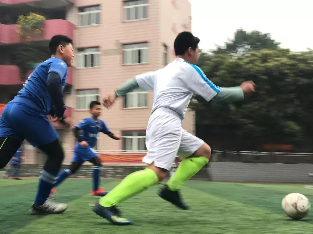 脚下过才叫真本事新希望俱乐部足球小将们出击!