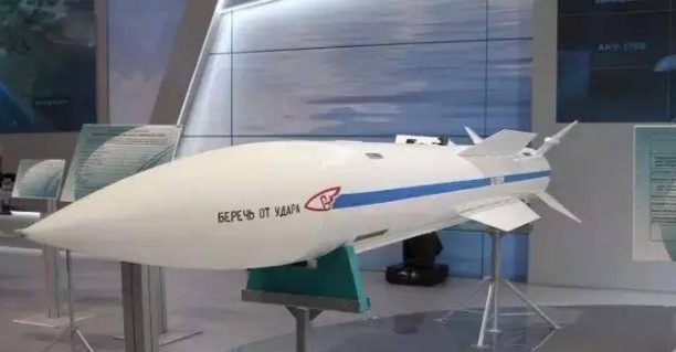 俄罗斯轰炸机携带高超声速导弹,俄罗斯最新型远程战略轰炸机