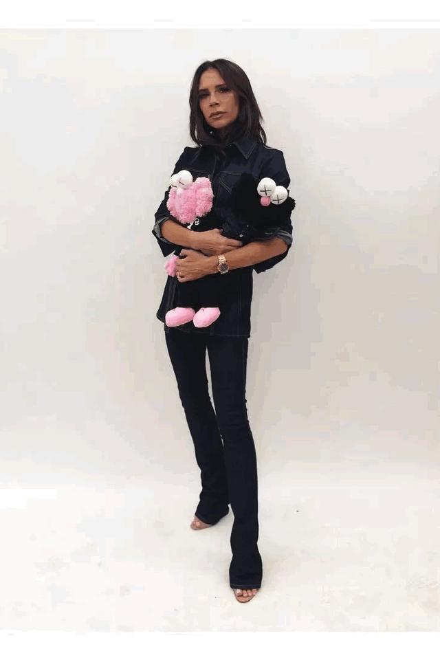 优衣库与kaws联名t恤,优衣库与kaws联名的t恤