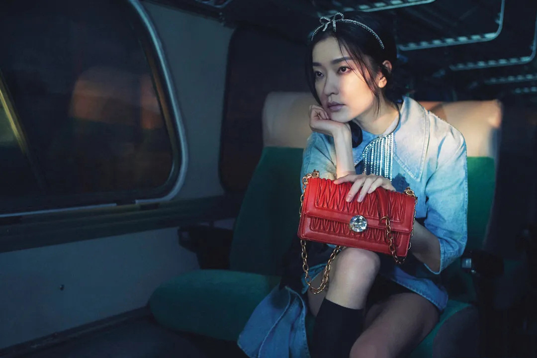 女生头上戴的小饰品叫啥,适合女朋友的头上饰品