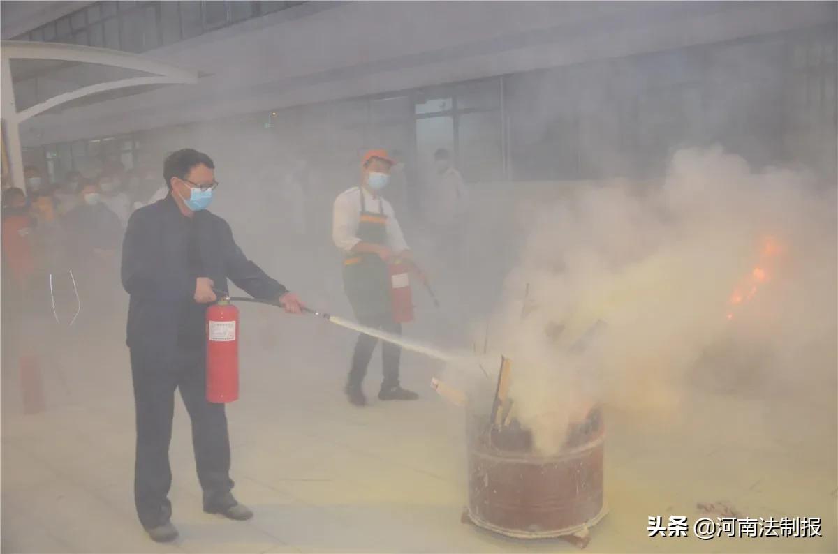 提高师生应对火情能力掌握灭火器使用方法