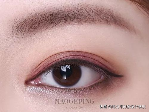 怎么画眼妆才不显脏,想学画眼妆今年最流行的眼妆