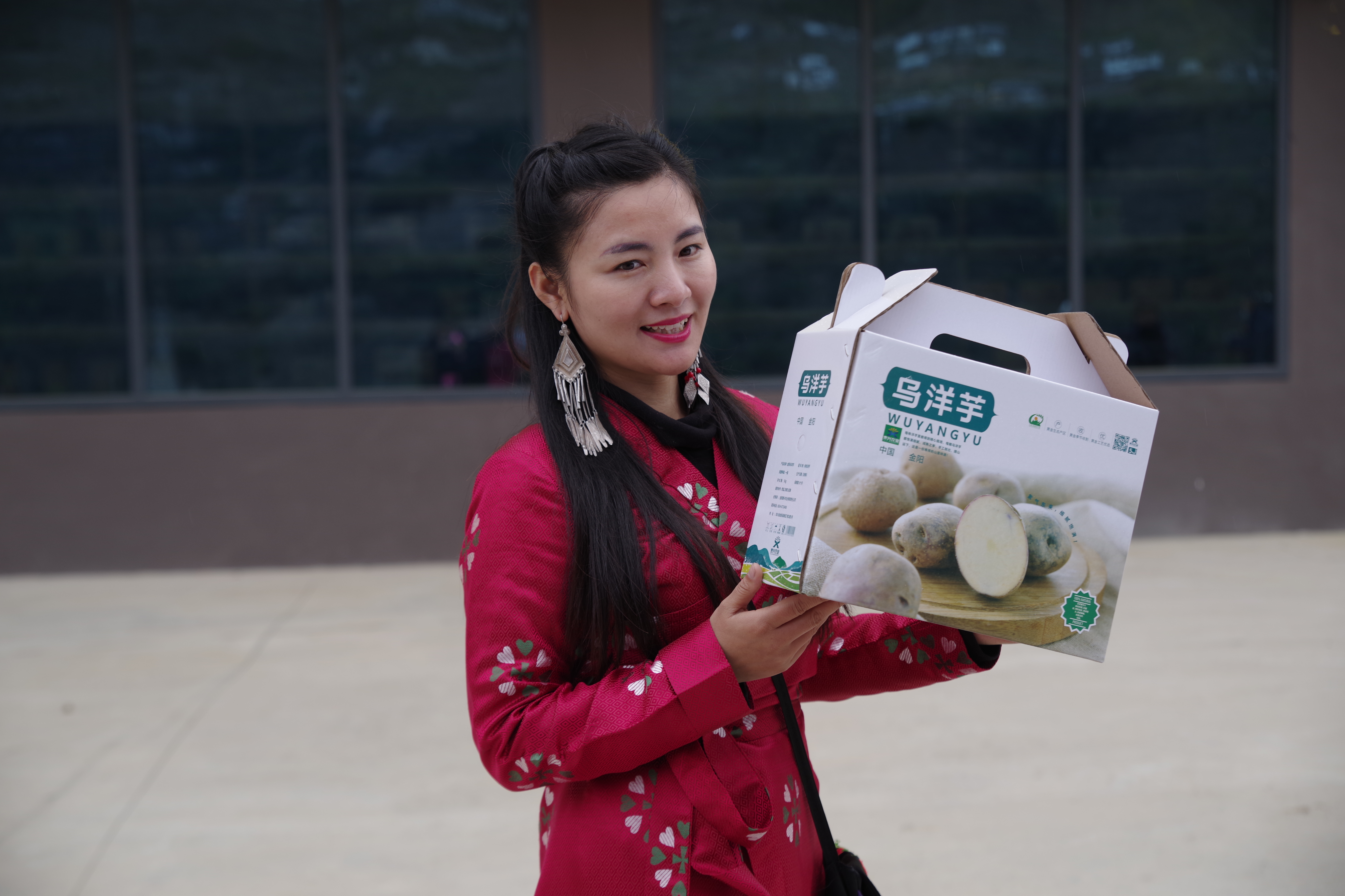 张凡、马支巧、盛龙霞3名主播将在凉山年货节主会场直播带货