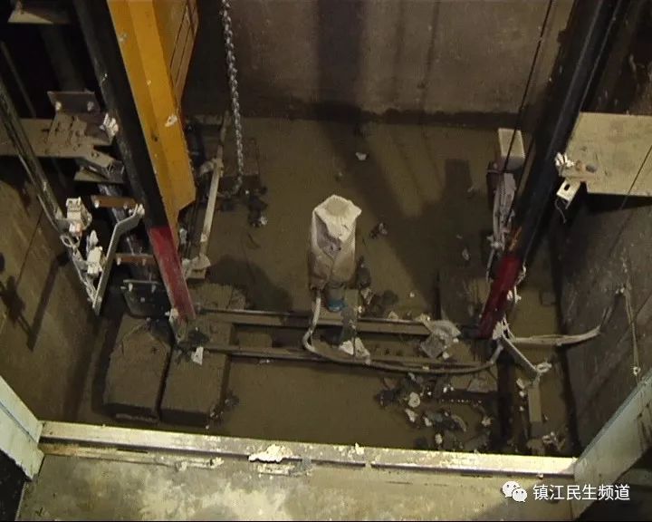 邯郸美的城顶楼漏水,美的城三期别墅