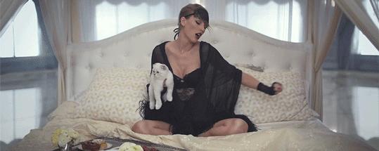 宅家里也要风情万种睡衣风格大赏,宅家好穿的睡衣简约又实穿