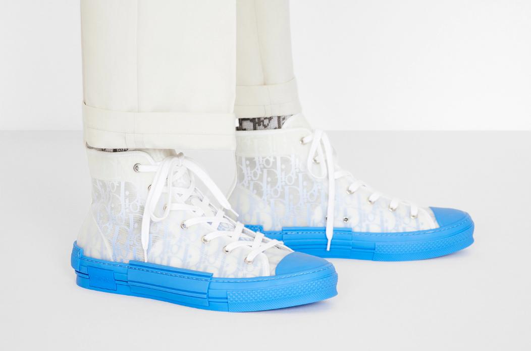 今年流行帆布鞋底子,今年特别流行的一款帆布鞋