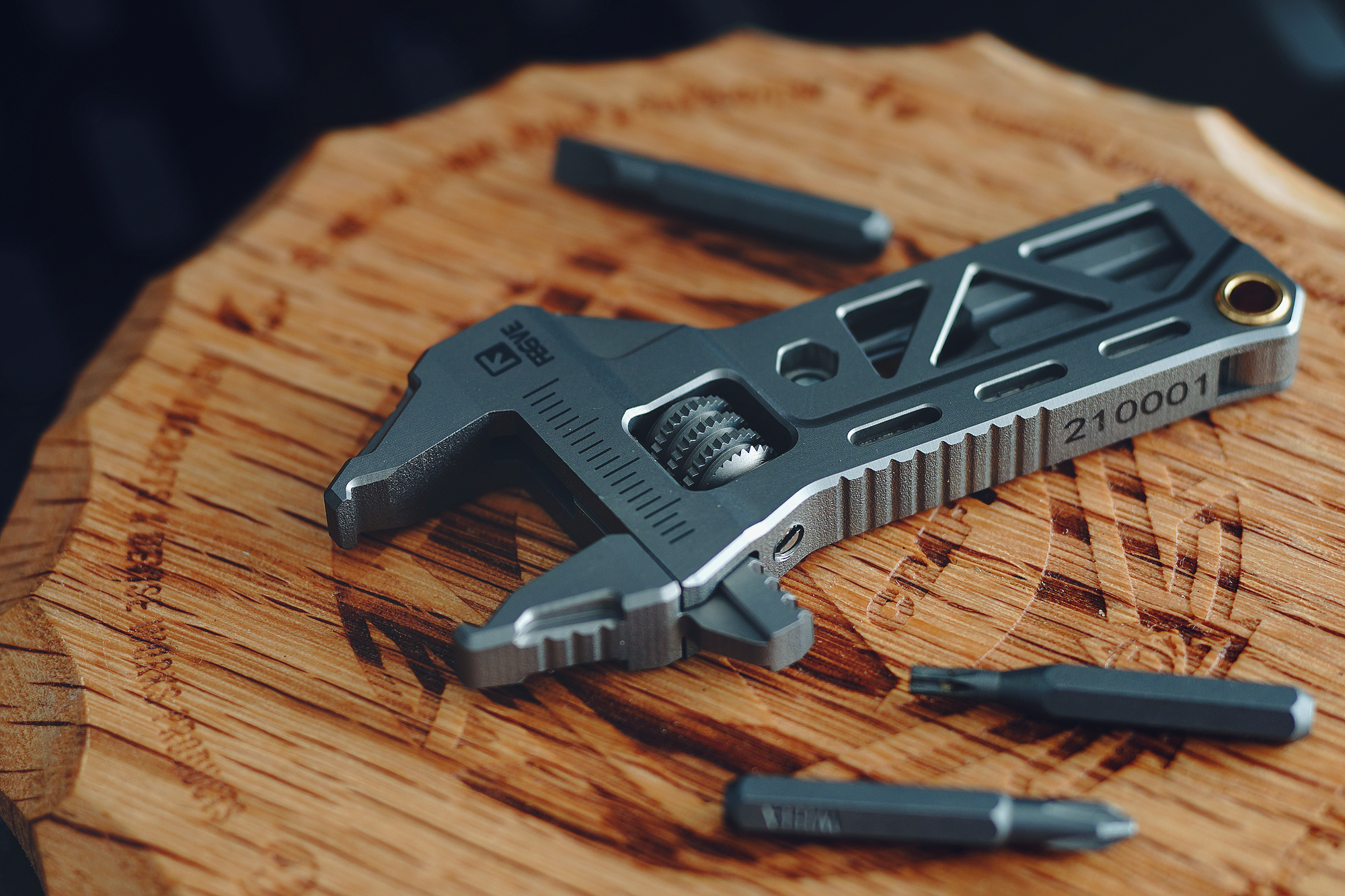 实力与颜值并存，FEGVE费戈EDC多功能扳手“斐板”上新