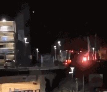 德甲球队降级被追着打,怒火中烧