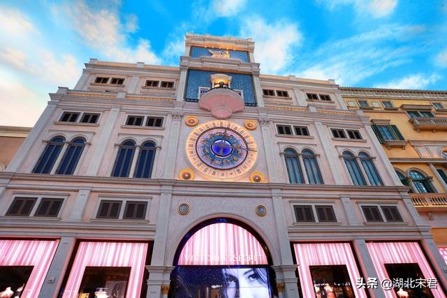 除了蓝天白云的天空还有贡多拉船游览澳门威尼斯人