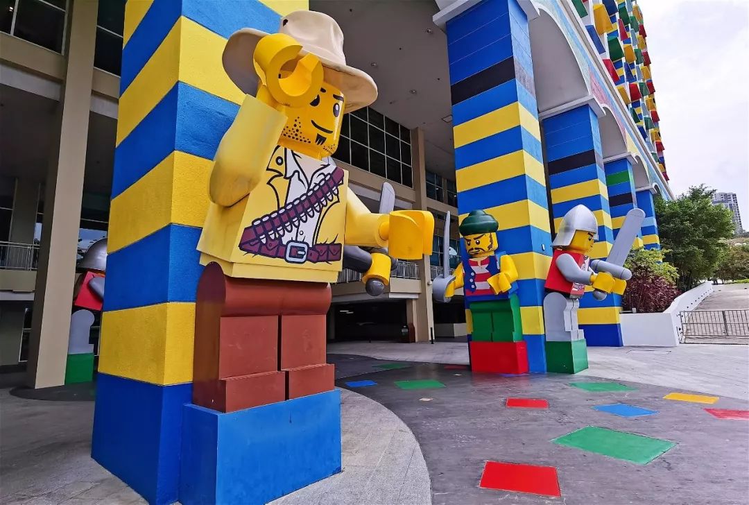 整个房间全拼上乐高是什么感受,现实中的乐高世界