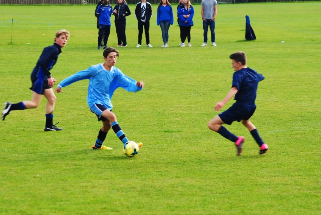 萨里沃特福德主教练,萨里郡大学