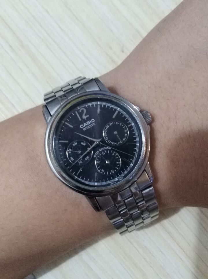 戴摩凡陀手表丢人不,戴老款手表丢人吗