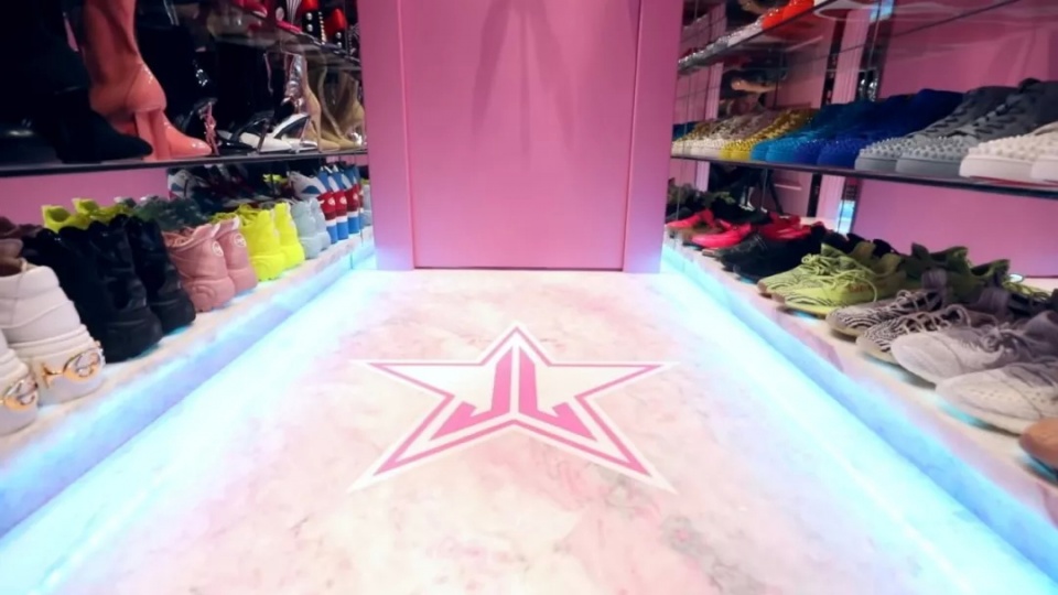 香奈儿磨刀、爱马仕砌墙，J姐的衣帽间戏可真多​