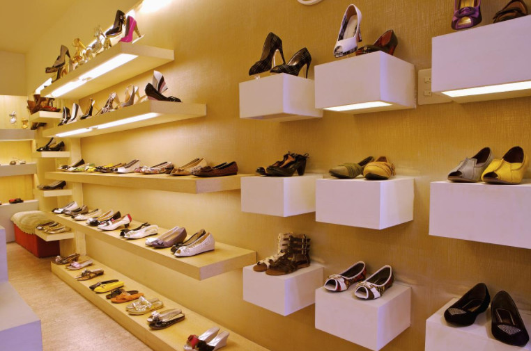 长沙人70年穿鞋往事：为何年轻学子们又穿高帮的球鞋了？