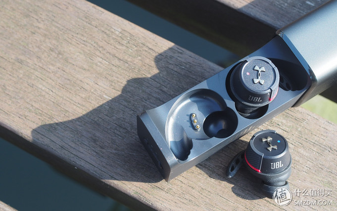 JBLUAFLASH运动耳机,jbl蓝牙运动耳机使用方法