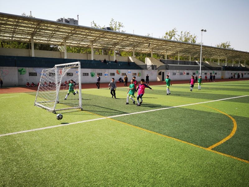 许昌市建设路小学在“市长杯”校园足球联赛中夺取男女生双冠军