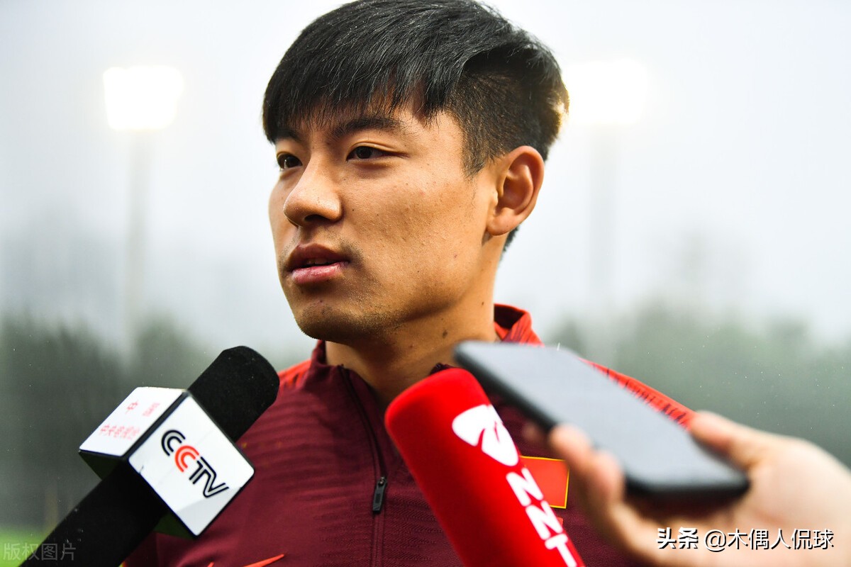 李铁续约，国足12强赛阵容大换血？5归化唱主角，89黄金一代淡出