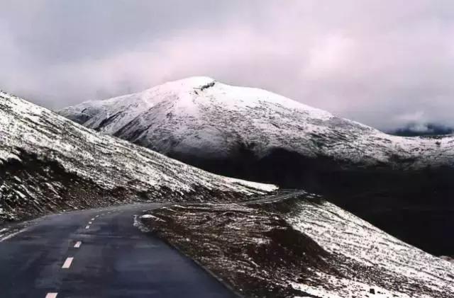 世界上海拔最高的公路！中国最神奇的天路！比川藏线还险10倍！