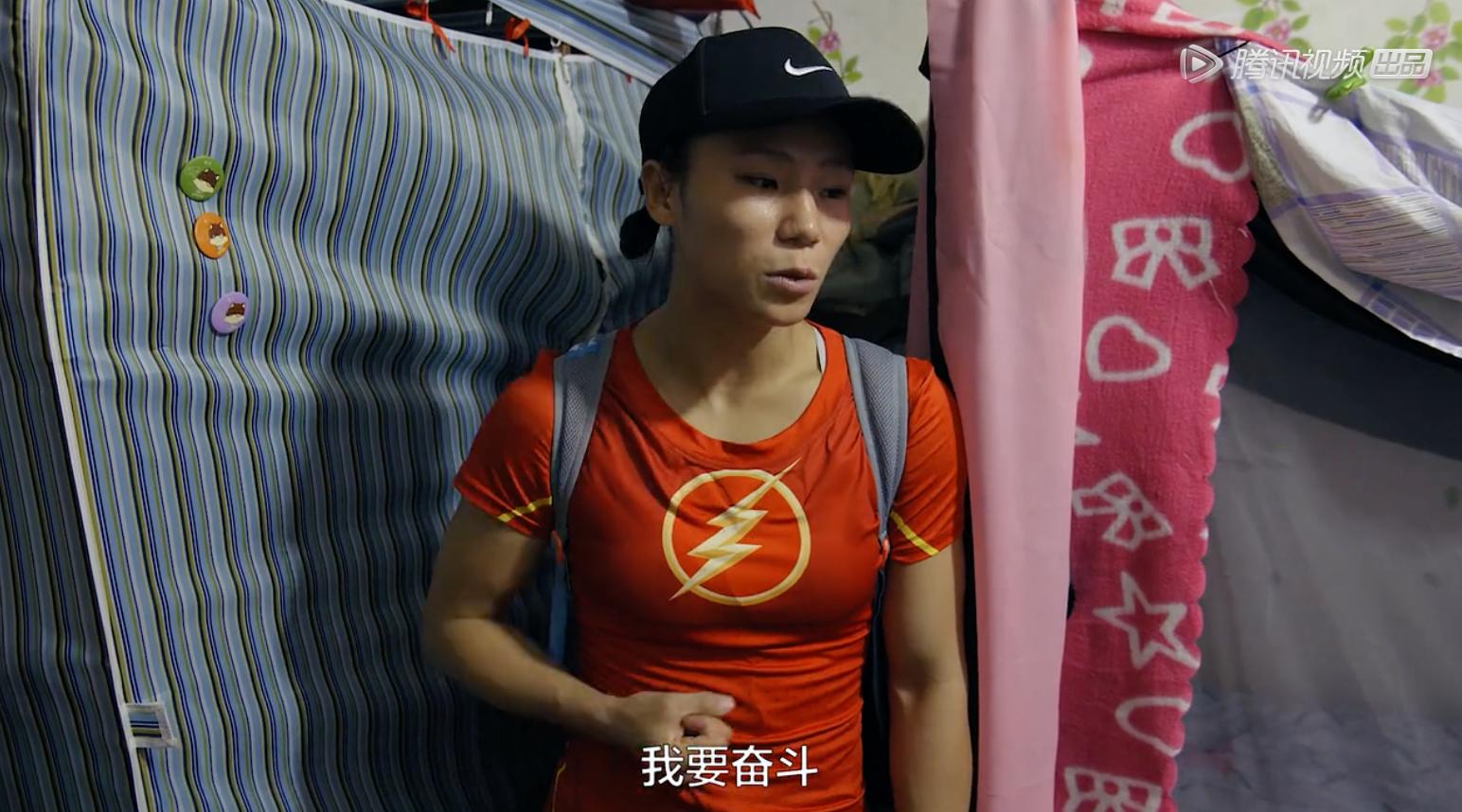 因为家里穷很自卑一直很懂事,家里很穷却又无忧无虑