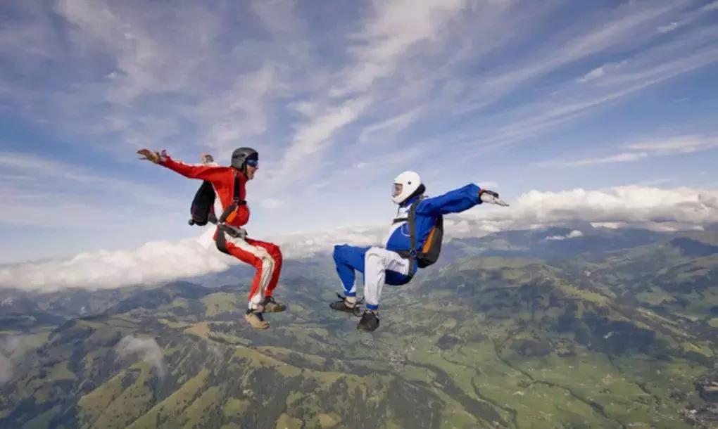 有着绝美迷人的“容颜”，却充满让*欲人**罢不能的速度野性与激情