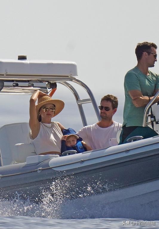 36岁米兰达可儿三胎将卸货,米兰达可儿一家五口