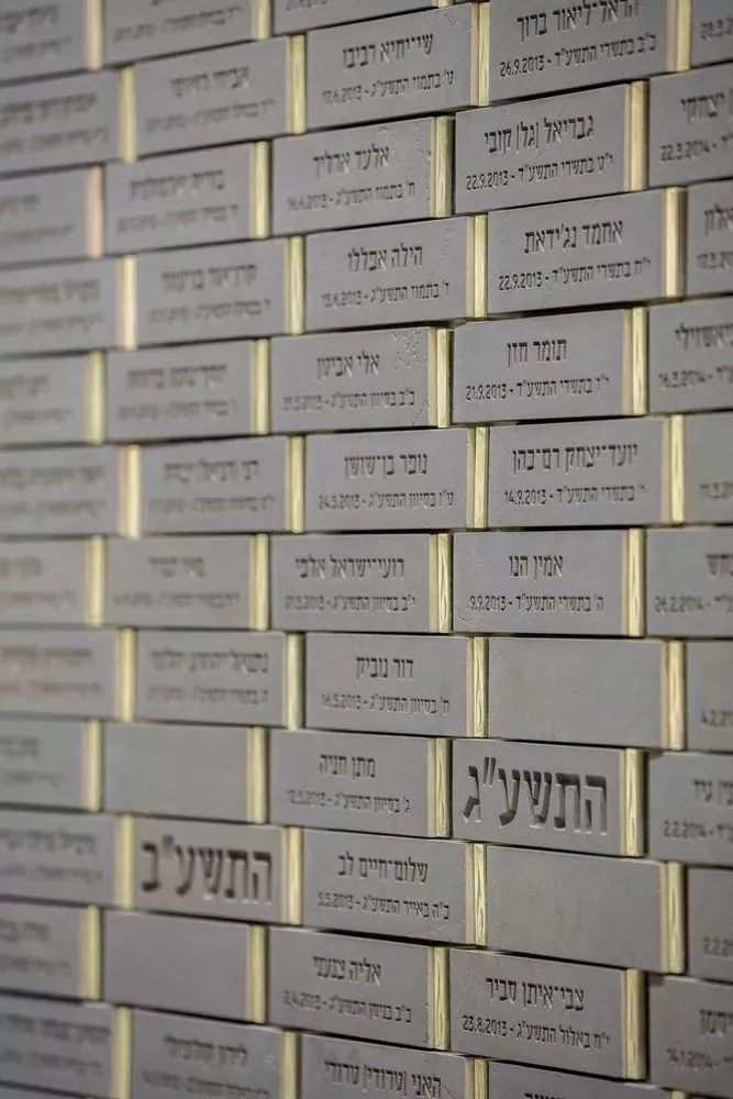 孤独的建筑物,孤独的建筑金湾