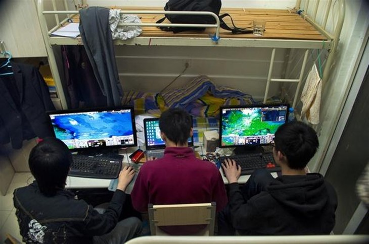 同事上班打游戏,上司上班打游戏你该怎么处理