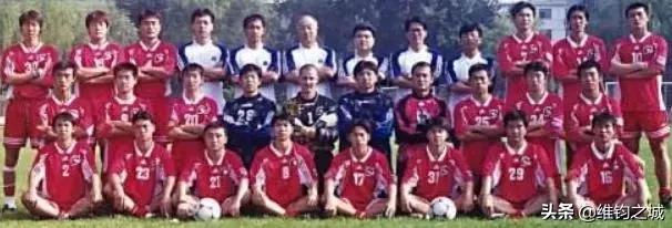 韩国外援因不能首发怨恨主帅,见一次吐一口痰。