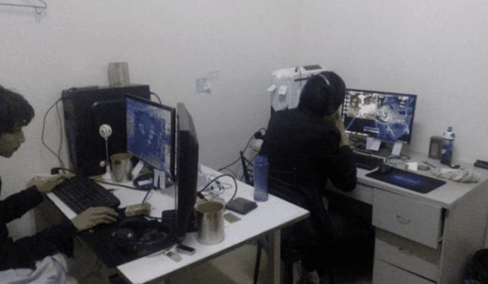 3个大学生为了组建LOL工作室，吃馒头配咸菜，月入4000最终倒闭
