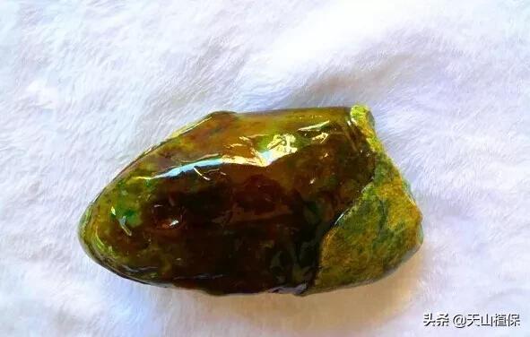 怎么捡到价值极高的石头,捡到一块石头价值千万