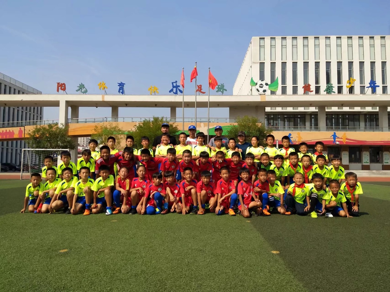 记录校园足球比赛,记录学校足球联赛精彩瞬间