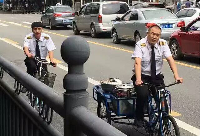 民航飞行员改装一般多久,民航飞行员会经历几次改装