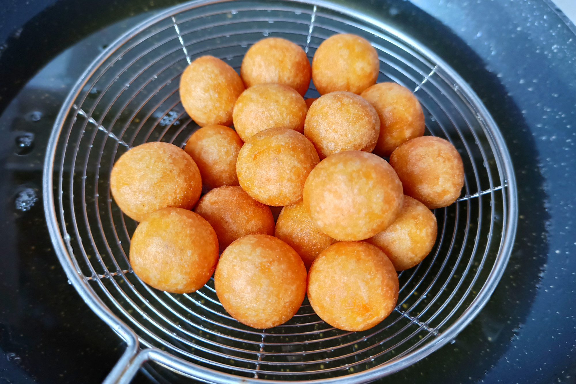 地瓜和白面一起炸丸子的做法,过年必备炸萝卜丸子做法