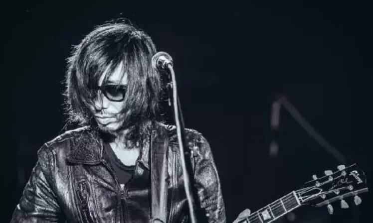 聊一下我喜欢的摇滚音乐以及适合听摇滚的耳机，*放播**器