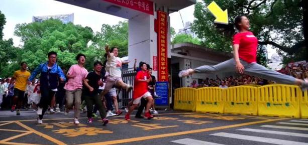 一字马出考场女孩竟是世界亚军!两个实例告诉你不用喝毒鸡汤