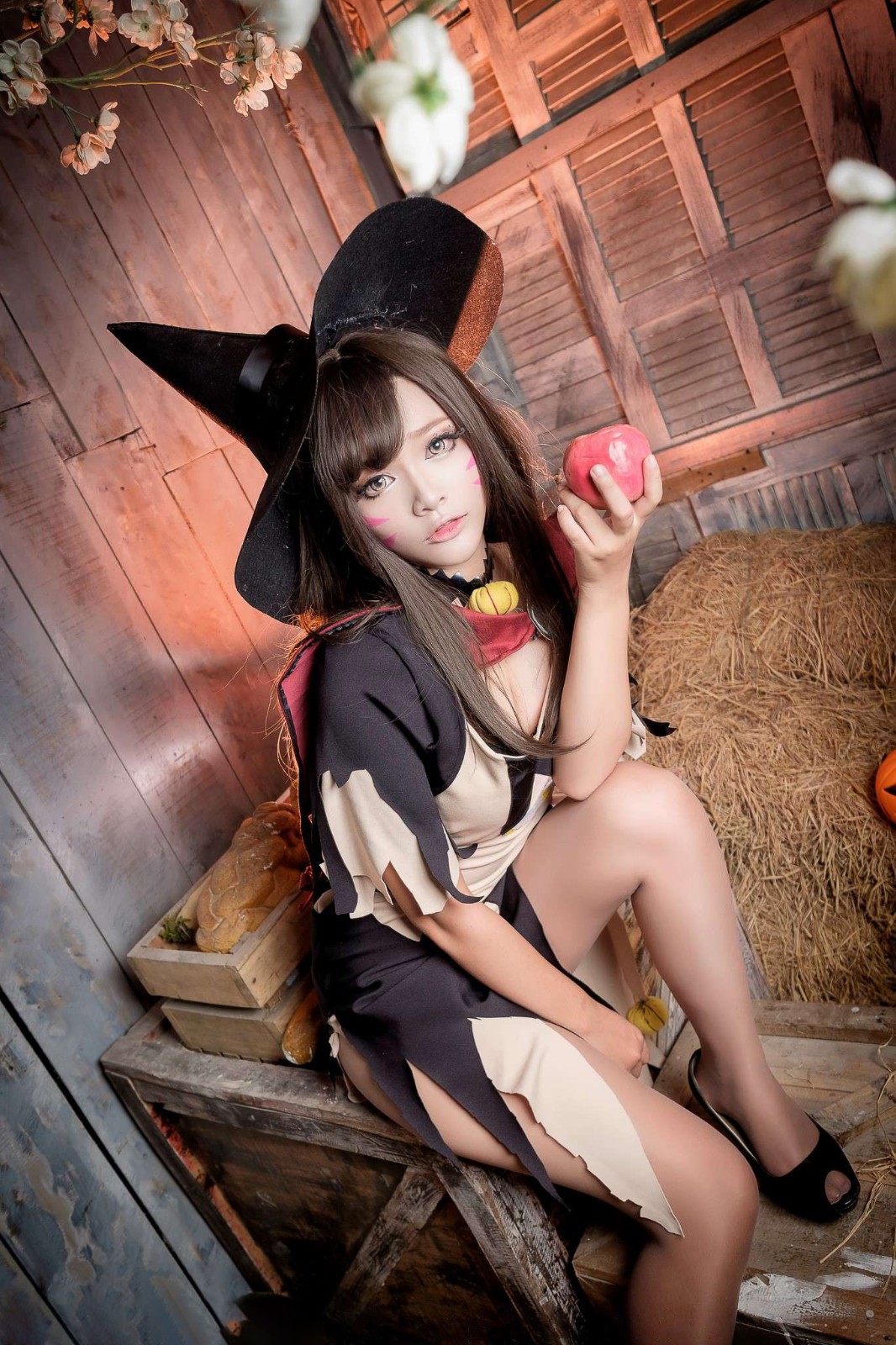 COSplay福利，D.VA女巫cos性感美图，扫把不错