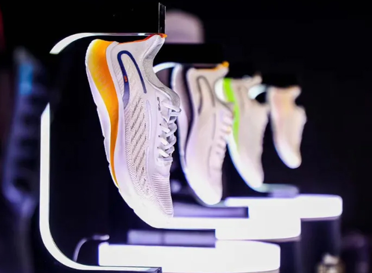 鸿星尔克vs安踏,鸿星尔克和安踏比谁的好