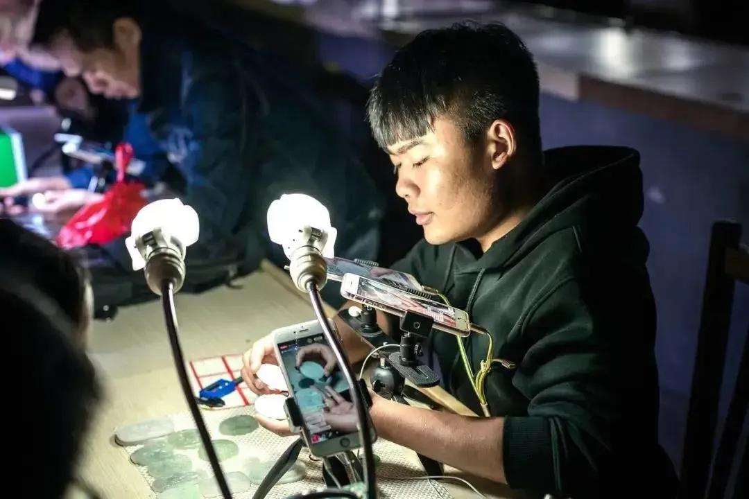 珠宝直播：一门熟悉又隐秘，蛮荒又暴利的生意