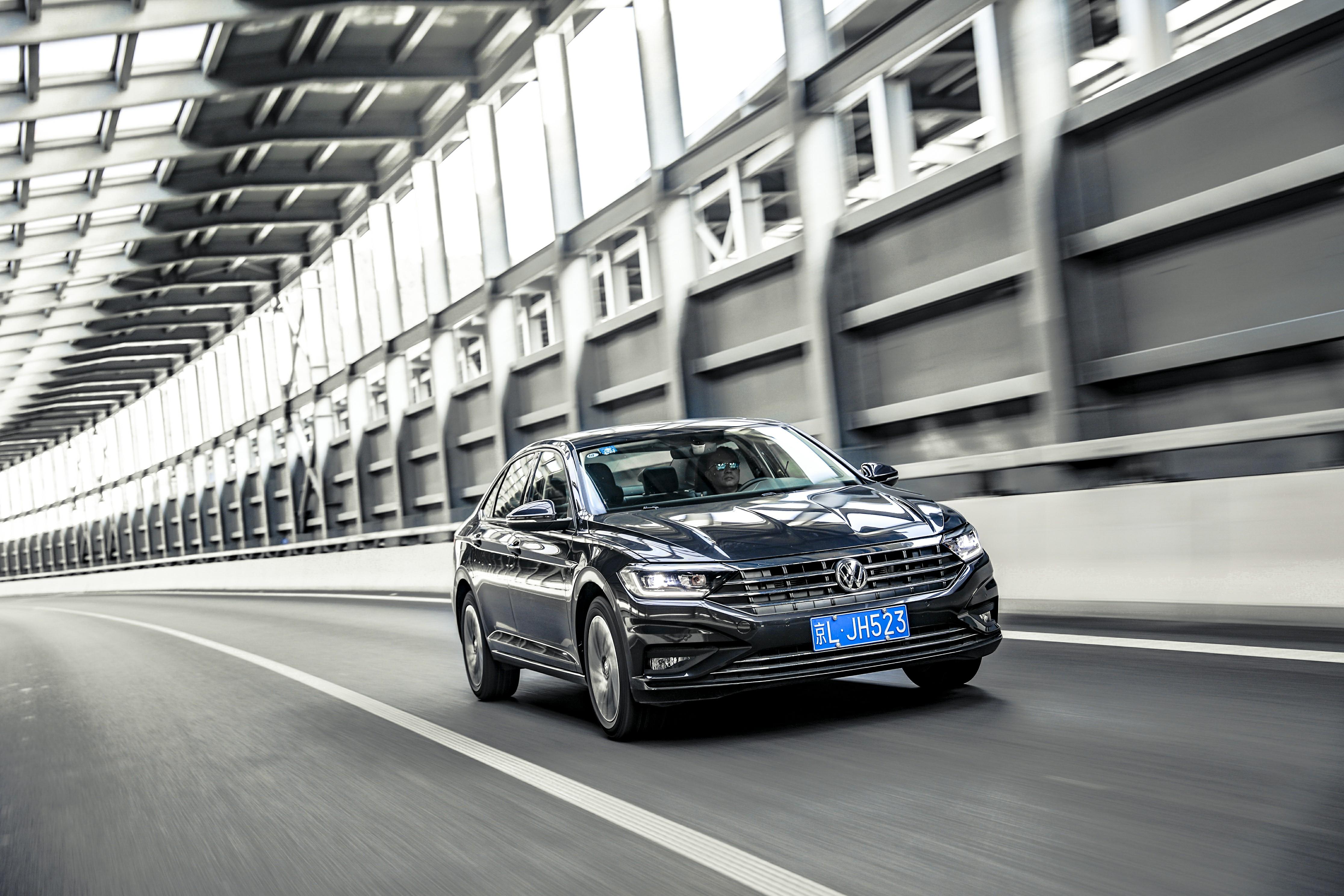 斯柯达明锐1.6和速腾发动机一样吗,斯柯达新明锐和速腾对比