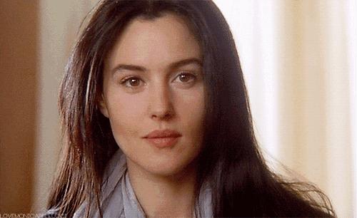 她是全球公认的最性感女神：“裸露”却不情色的人间*物尤**