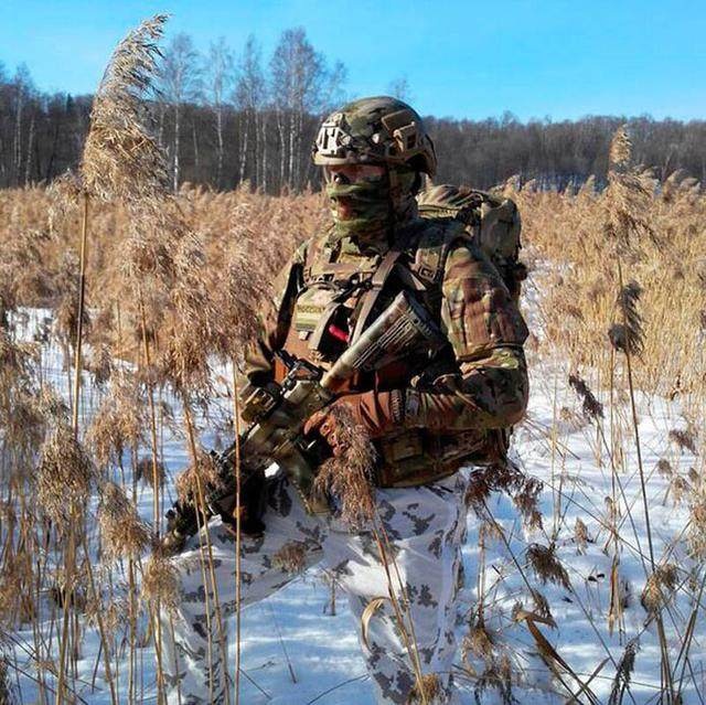 俄罗斯特种部队携带的武器,新式单兵综合系统战斗携行具