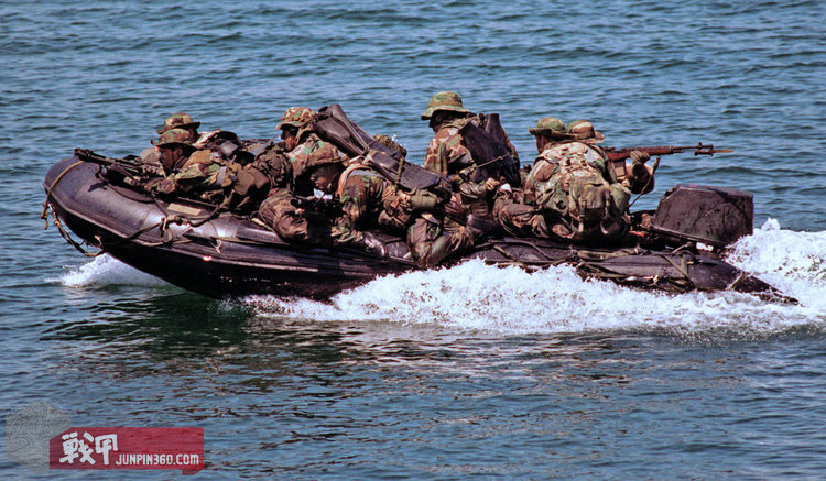 折腾九年,就拿出这点东西凑外拍?(上)