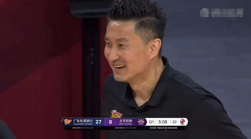 谁说小个子没防守？徐杰生断抖音训练王，3秒后杜锋表情亮了