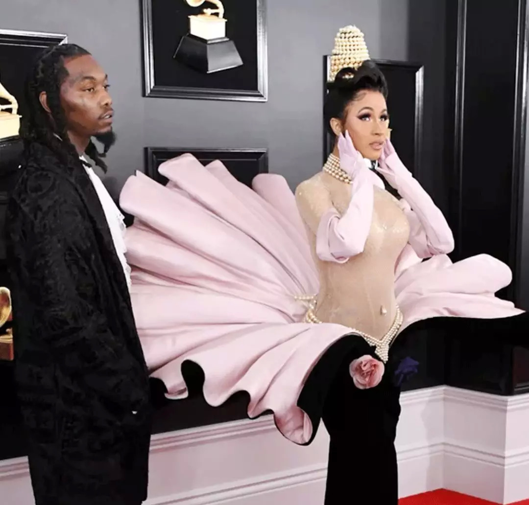 牛本山后继有人｜一个做过脱衣舞娘，唱得了Rap的小品演员CardiB