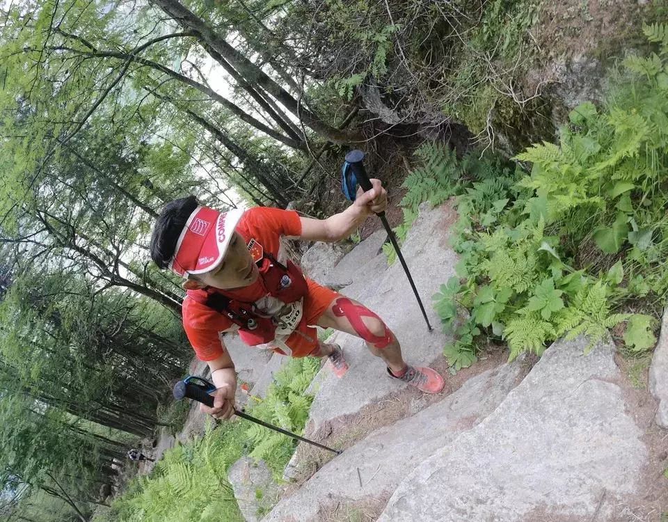 人物|踢着足球跑完首马！他说：做荒唐事才是正经事