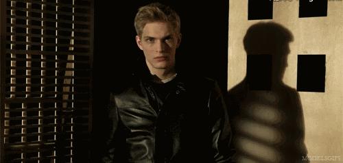 皮衣100种搭配,皮衣冬季搭配什么穿好看