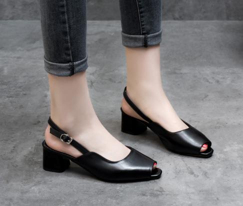 今年最流行凉鞋百搭软鞋,夏季百搭鞋子凉鞋高档真皮