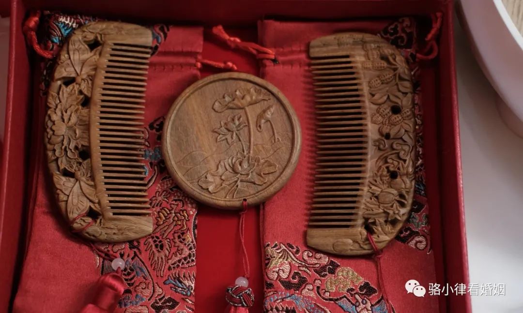 男方买房子装修女方该出什么,男方出钱装修房子女方补偿吗