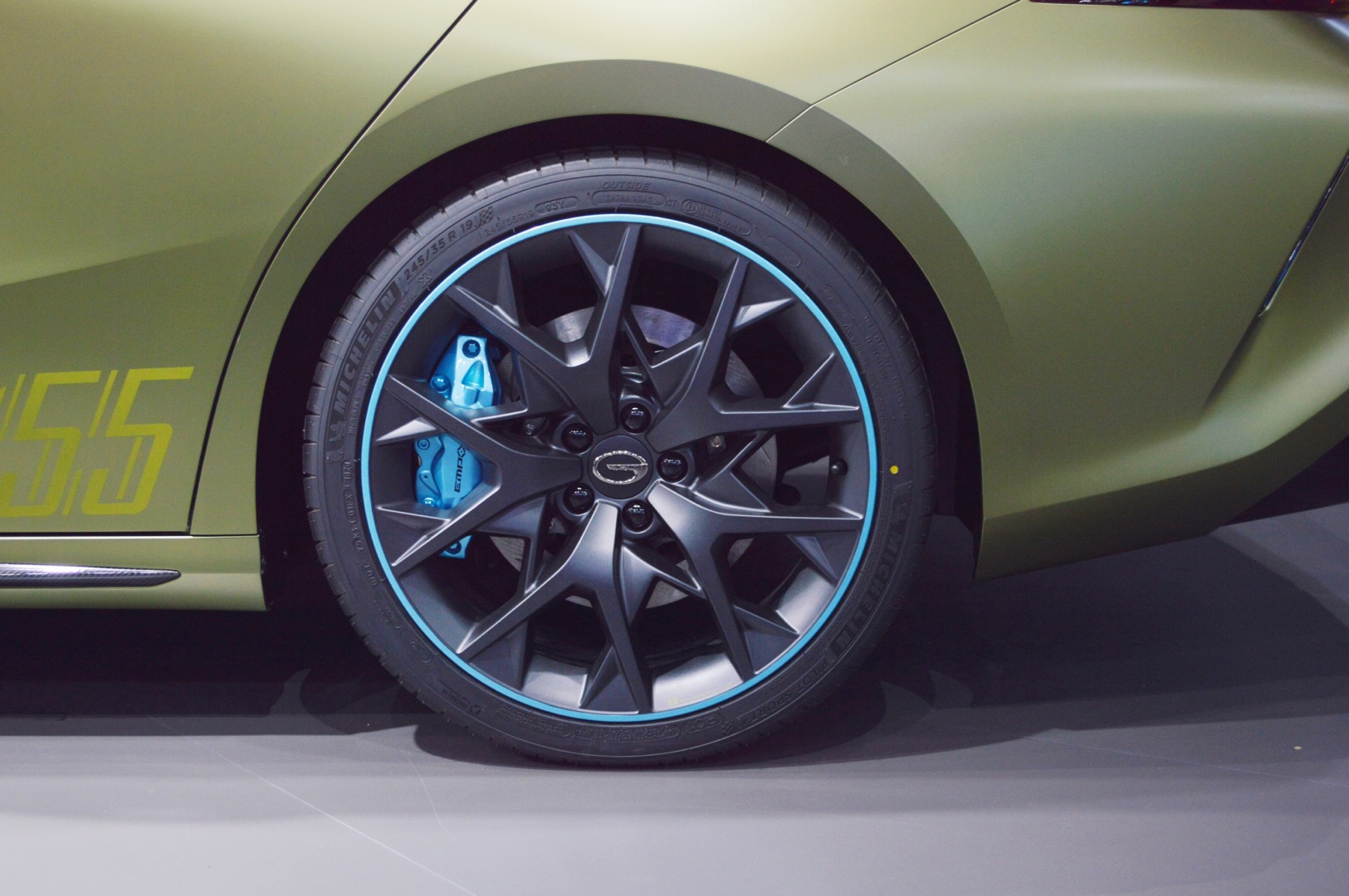 广州车展车模小姐姐,2019上海国际车展广汽传祺车模